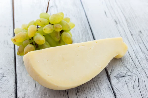 Fatia de queijo scamorza da Itália — Fotografia de Stock