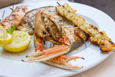 Lezzetli ızgara balık tabak