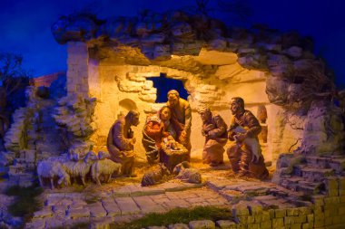 Pişmiş toprak heykelcikleri ile güzel Noel İsa'nın Doğuşu