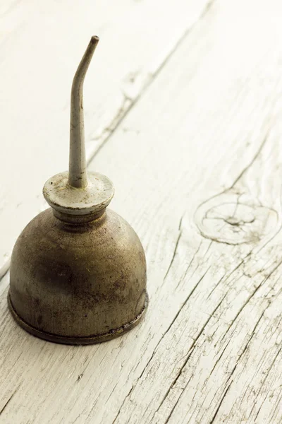 Smeermiddeldispenser antieke op tafel — Stockfoto