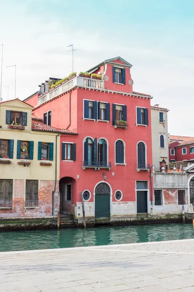Venedik güzel kırmızı bina