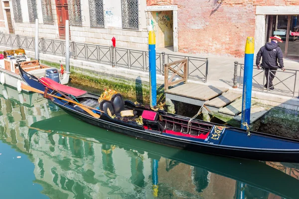 Venetian beautiful gondolas — Stock Photo, Image