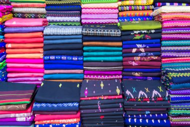 Birmania renkli elbise