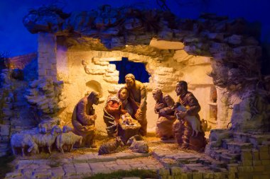Pişmiş toprak heykelcikleri ile güzel Noel İsa'nın Doğuşu