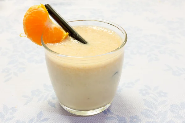 Muz smoothie mandarin ile
