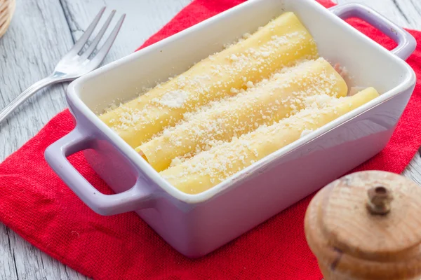 Cannelloni baked with ham and cheese — Stock Photo, Image