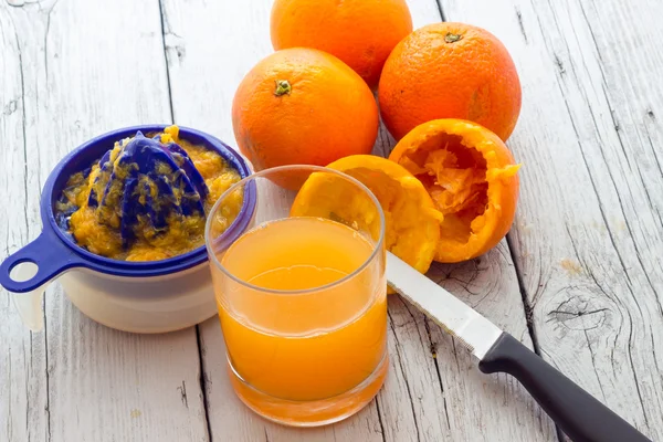 Bir bardak portakal suyu. — Stok fotoğraf