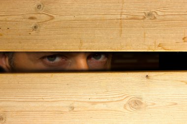 Bir adamdan gizli göz