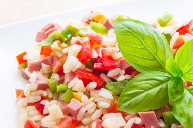 Lezzetli pirinç salatası