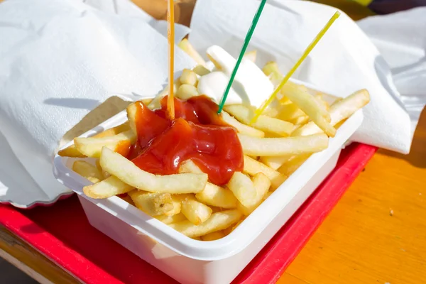 Fries with ketchup — Stock Photo, Image