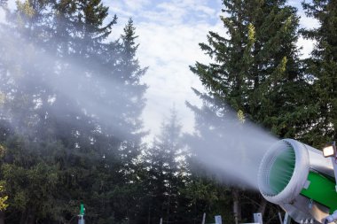 Top kar kayak pistleri üzerinde yangınları