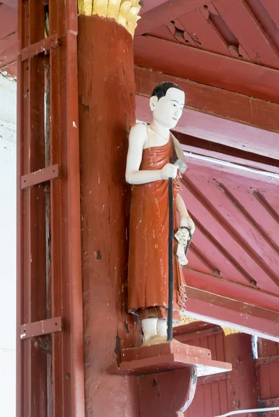 Statue de Birmanie dans un restaurant — Photo