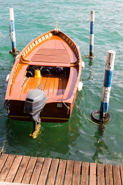 Barca lago Iseo con motore — Foto Stock