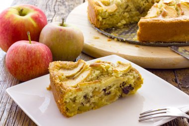 Ev yapımı lezzetli elmalı turta
