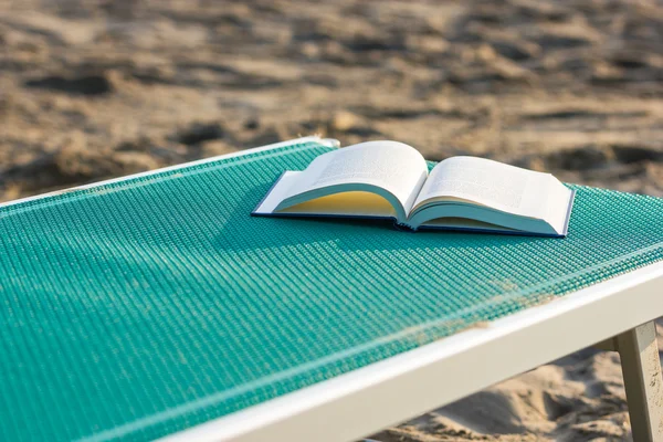 Book on the beach — Stock Photo, Image