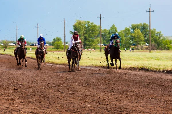Racen op een paard — Stockfoto