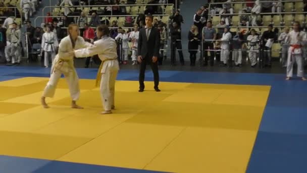 Mädchenwettbewerbe im Judo — Stockvideo
