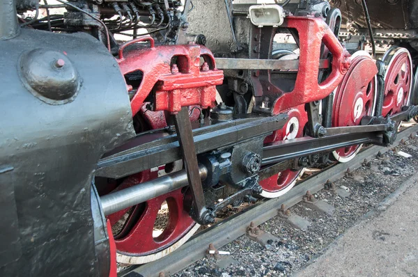 A roda de uma velha locomotiva a vapor — Fotografia de Stock