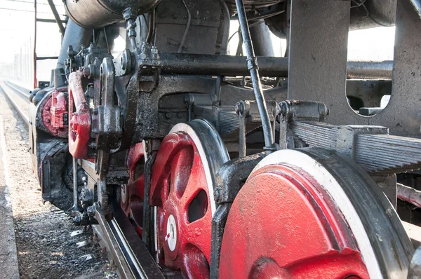 La ruota di una vecchia locomotiva a vapore — Foto Stock