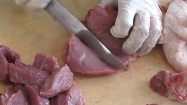 Cocinar carne cortada — Vídeo de stock