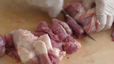 Cook et domuz kesim.