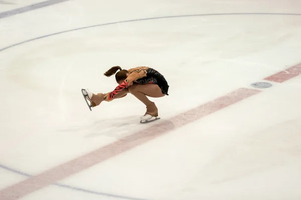 오렌부르크, 러시아-26.03.2016: 대회 여자 피겨 스케이팅 선수 — 스톡 사진