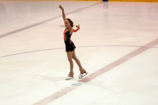 Orenburg, Russia - 26.03.2016: Competitions girls figure skater — Stock Photo, Image