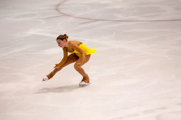 Orenburg, Rusia - 26.03.2016: Competiciones niñas patinadora artística —  Fotos de Stock