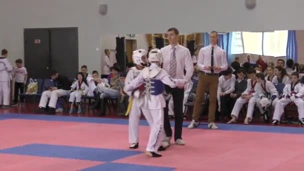 Orenburg, Rusland - 27.03.2016: Taekwondo wedstrijden onder junioren — Stockvideo