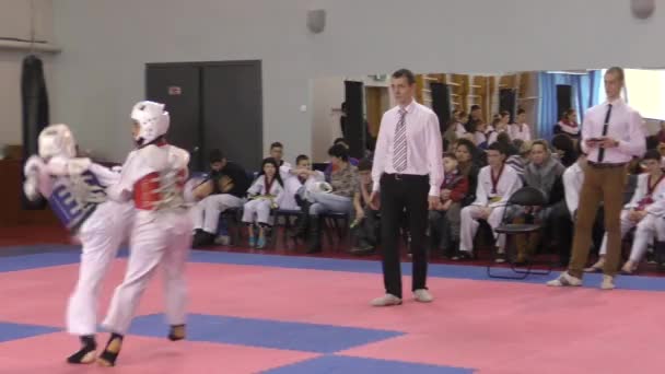 Orenburg, Rusland - 27.03.2016: Taekwondo wedstrijden onder junioren — Stockvideo