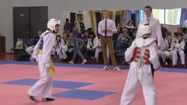 Orenburg, Rusland - 27.03.2016: Taekwondo wedstrijden onder junioren — Stockvideo