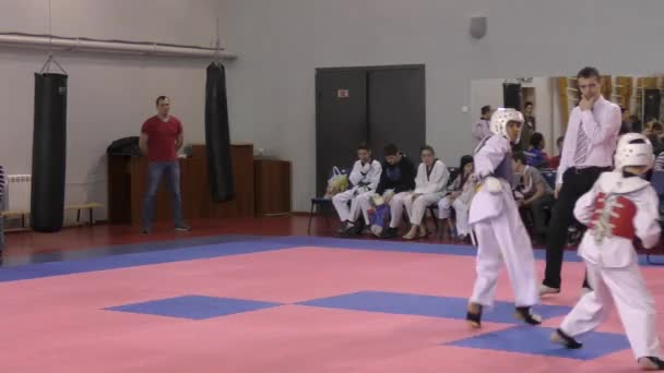 Orenburg, Rusland - 27.03.2016: Taekwondo wedstrijden onder junioren — Stockvideo