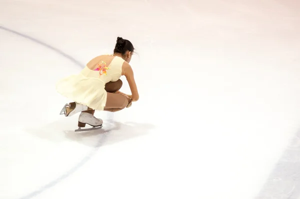 Girl figure skater — Stock Photo, Image