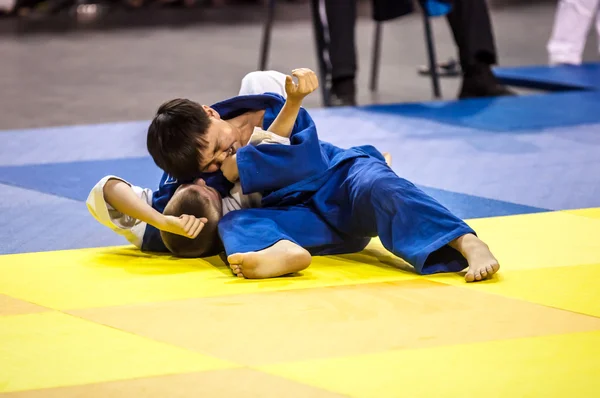 Orenburg, Rusia - 16 aprilie 2016: Concursuri de tineret la Judo — Fotografie, imagine de stoc