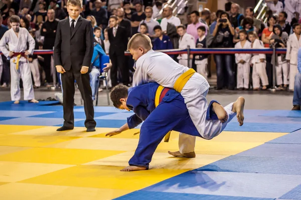 Orenburg, Rusia - 16 de abril de 2016: Concursos juveniles en Judo —  Fotos de Stock