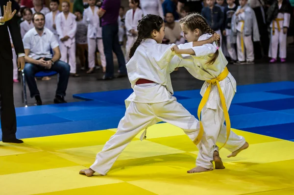 オレンブルク, ロシア連邦 - 2016 年 4 月 16 日: 女の子が柔道で競う — ストック写真