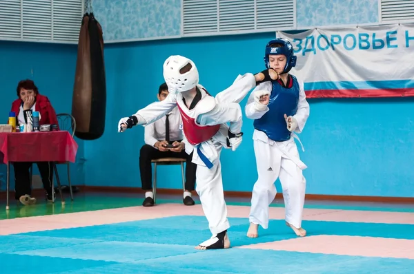 Orenburg, Rosja-23.04.2016: zawody Taekwondo wśród chłopców — Zdjęcie stockowe