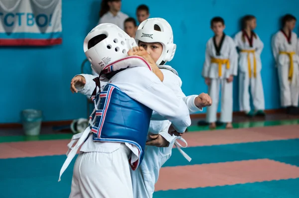 Orenburg, Rússia - 23 de abril de 2016: competições de Taekwondo entre meninos . — Fotografia de Stock