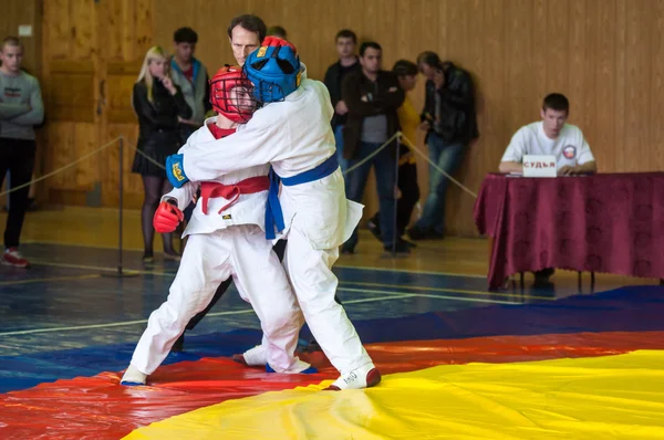 Orenburg, russland - 14. mai 2016: die jungs messen sich im hand-to-hand fight — Stockfoto