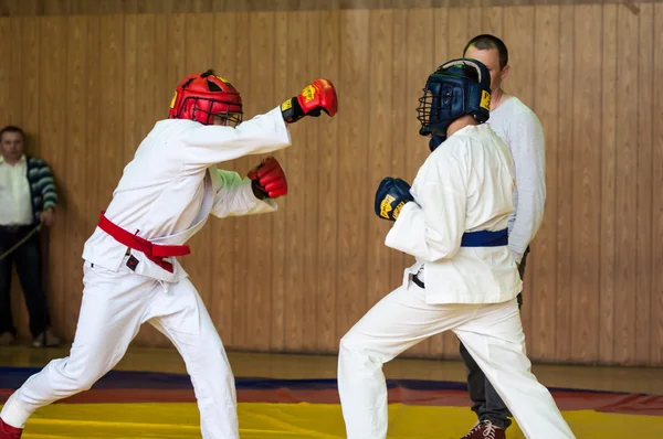 Orenburg, Russia - 14 May 2016: The boys compete in hand-to-hand fight — Stock Photo, Image