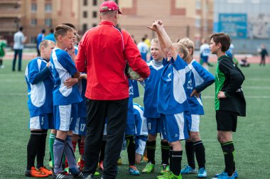 Orenburg, Rusya Federasyonu - 1 Haziran 2016: çocuklar futbol oynamak