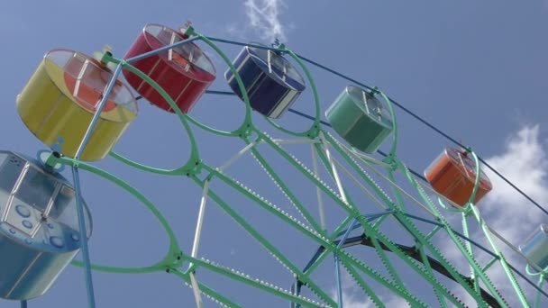 Ferris roue dans le parc — Video