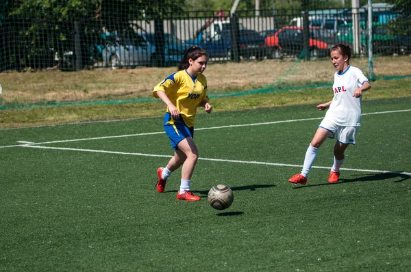 Orenburg, Russia - 12 June 2016: Girls play mini soccer — Stock Photo, Image