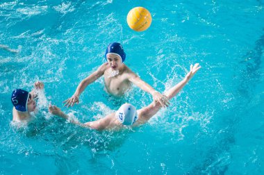 Orenburg, Rusya Federasyonu - 6 Mayıs 2015: çocuklar su polo oynamak 