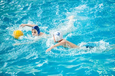 Orenburg, Rusya Federasyonu - 6 Mayıs 2015: çocuklar su polo oynamak 