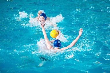 Orenburg, Rusya Federasyonu - 6 Mayıs 2015: çocuklar su polo oynamak 