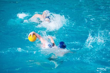Orenburg, Rusya Federasyonu - 6 Mayıs 2015: çocuklar su polo oynamak 