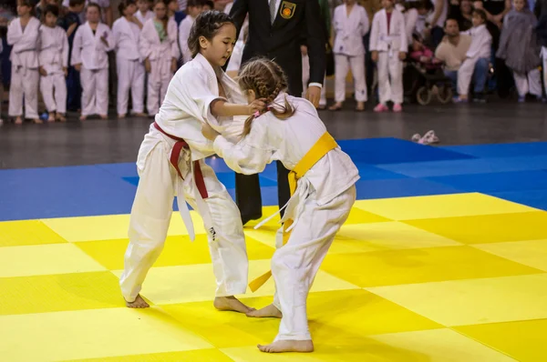 Orenburg, Rusya Federasyonu - 16 Nisan 2016: kız rekabet Judo — Stok fotoğraf