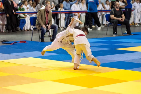 Orenburg, Russia - 16 April 2016: Youth competitions in Judo — Stock Photo, Image