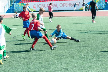 Orenburg, Rusya Federasyonu - 31 Mayıs 2015: çocuklar futbol oynamak